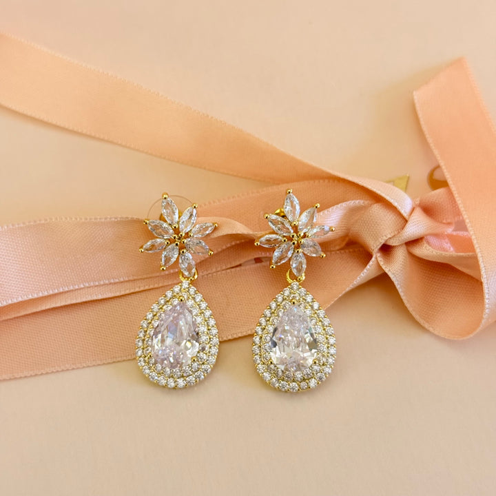 Flower and teardrop zircone gold plated earrings
