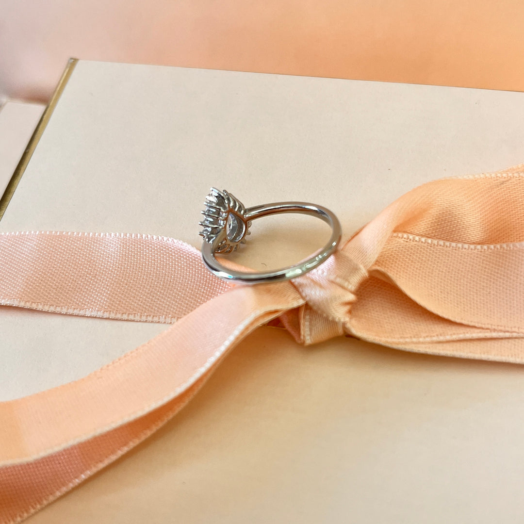 Zircone teardrop sterling silver ring