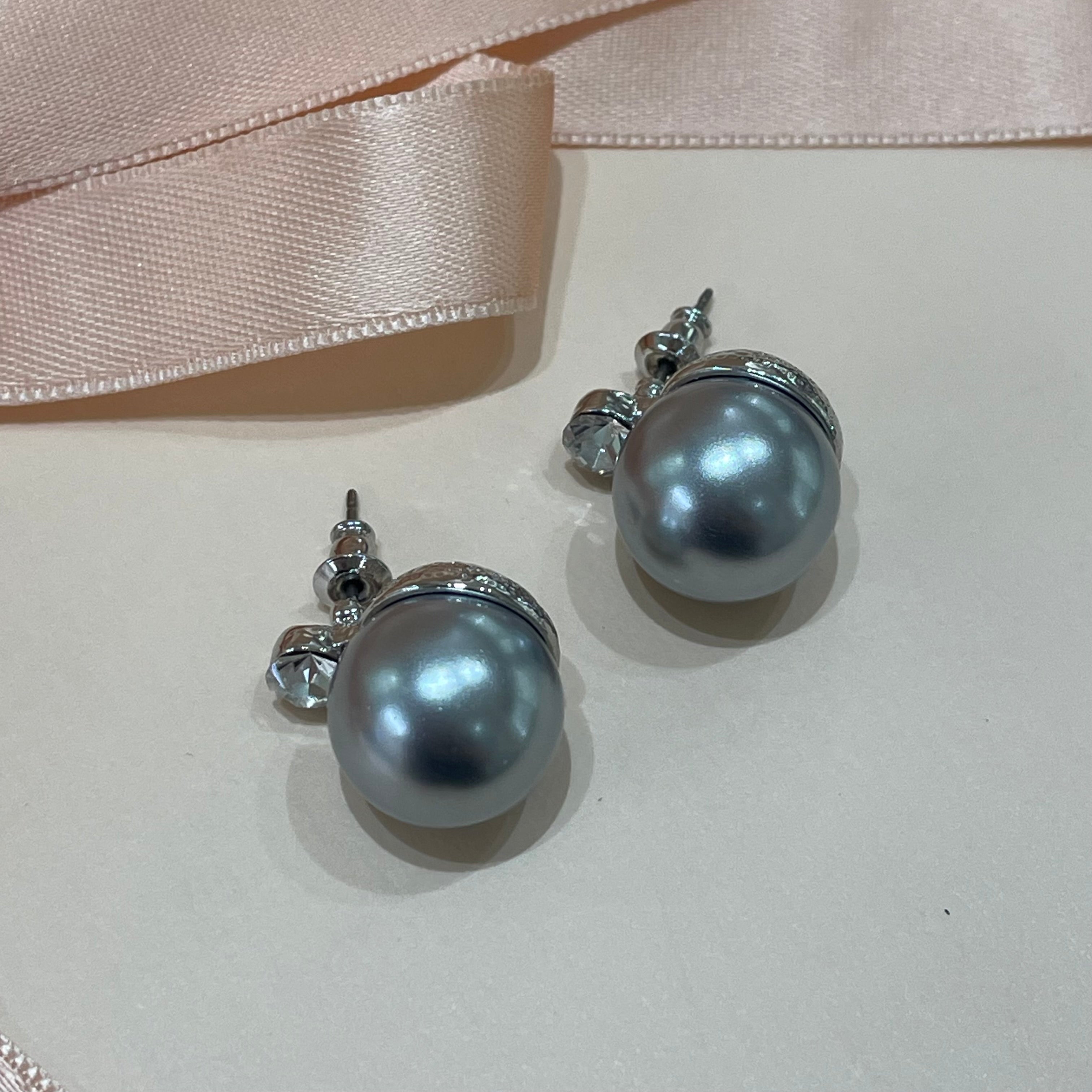 Grey pearl set