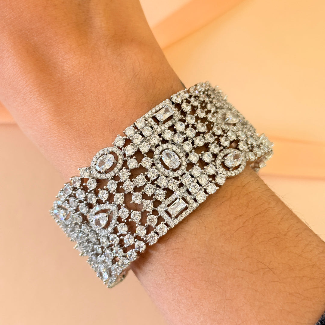 Mixed shapes zircone silver bangle