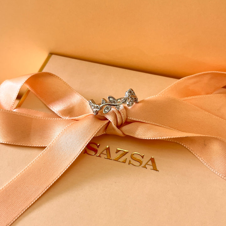 Zircone white gold plated leafy ring