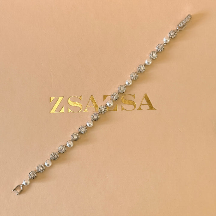 Dainty pearls and flowers zircone silver bracelet