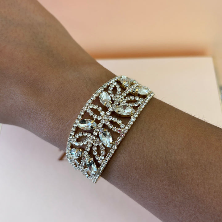 Elegant rhinestone bangle