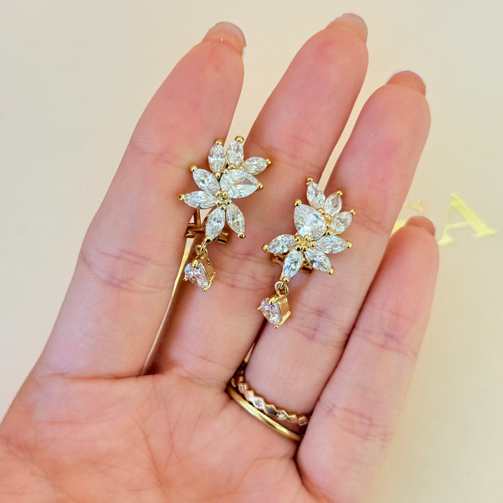 Marquise and teardrop zircone gold plated set