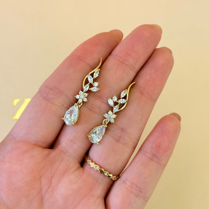 Teardrop and flower zircone gold plated set