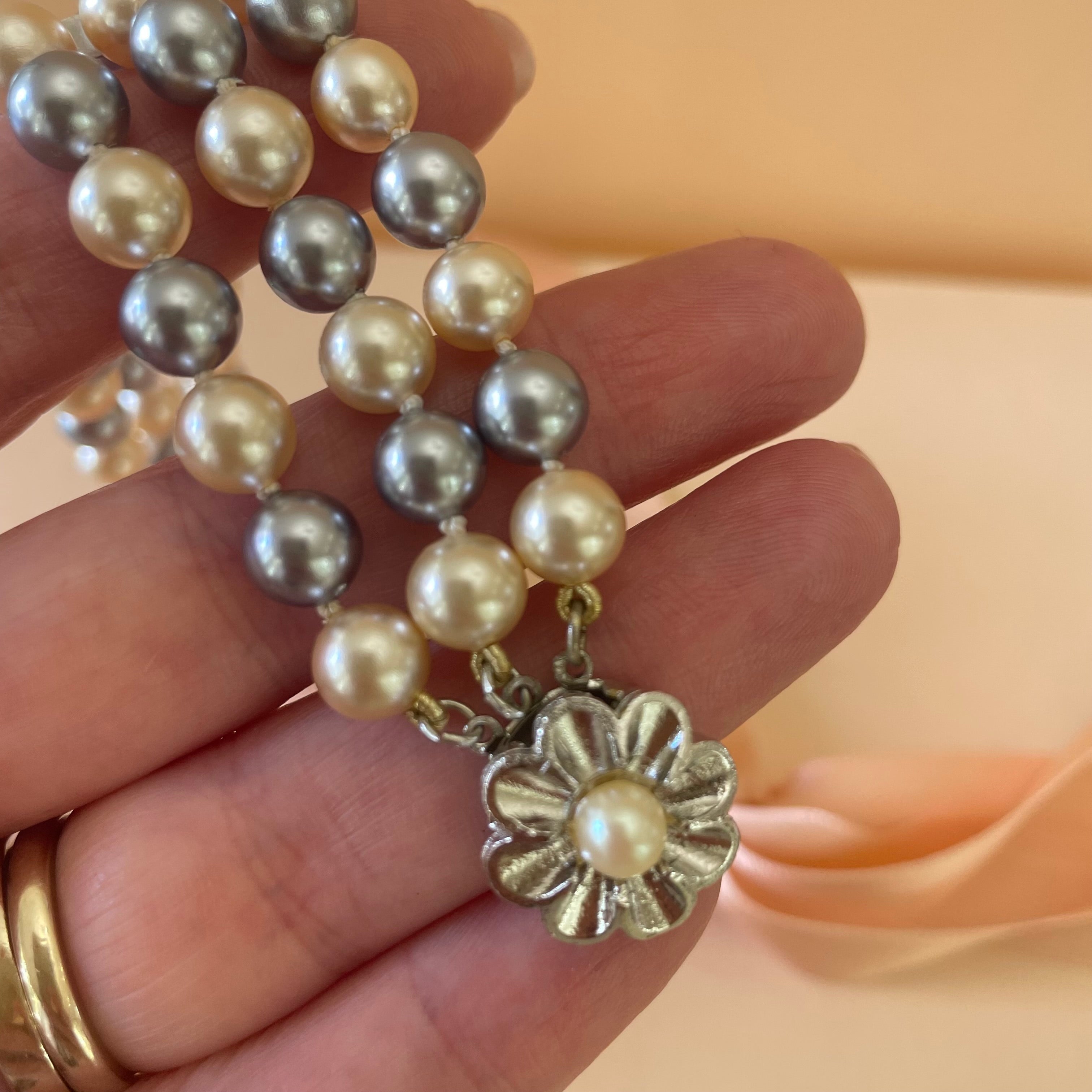 Grey & cream pearls bracelet