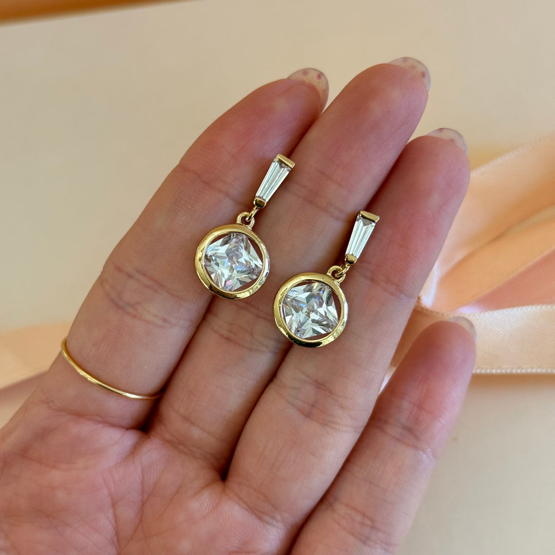 Baguette and round zircone gold plated earrings