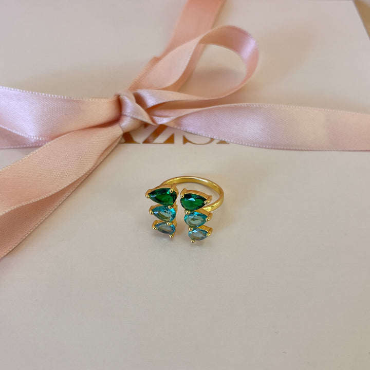 Multigreen zircone studs and ring