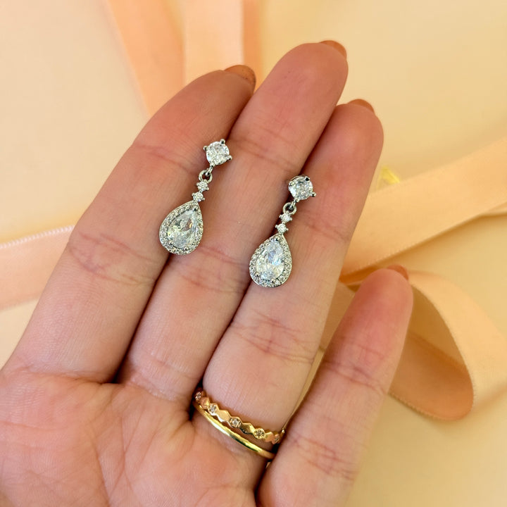Teardrop zircone silver earrings