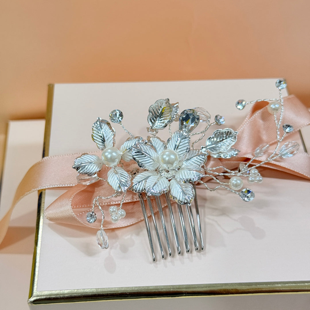 Rhinestone, flower & pearls silver comb