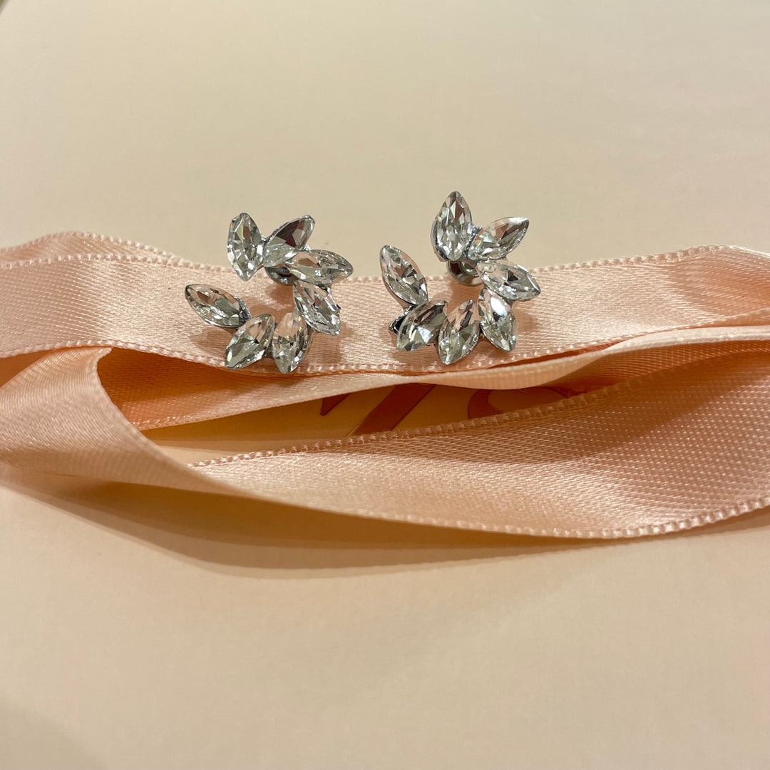 Studs earrings