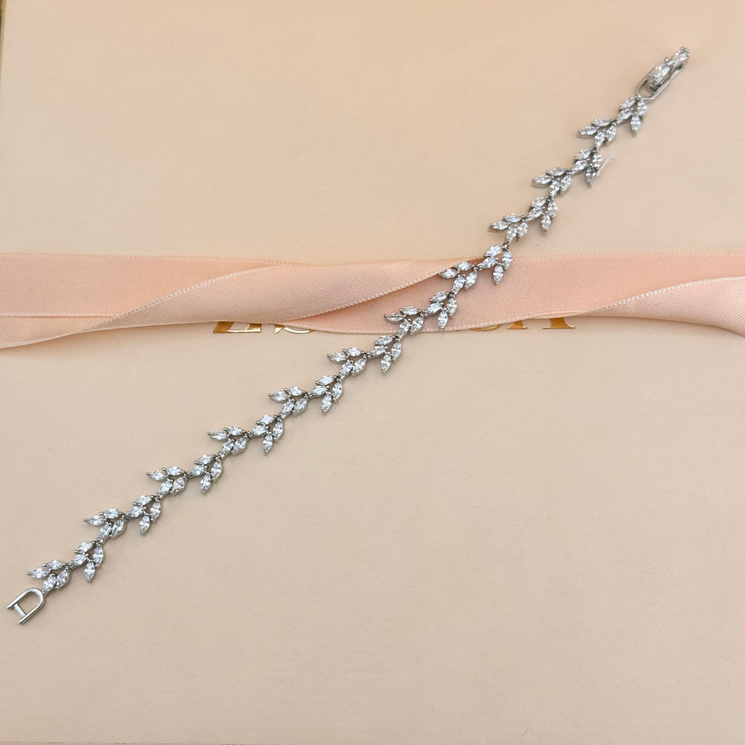 Teardrop and marquise zircone silver earrings and bracelet