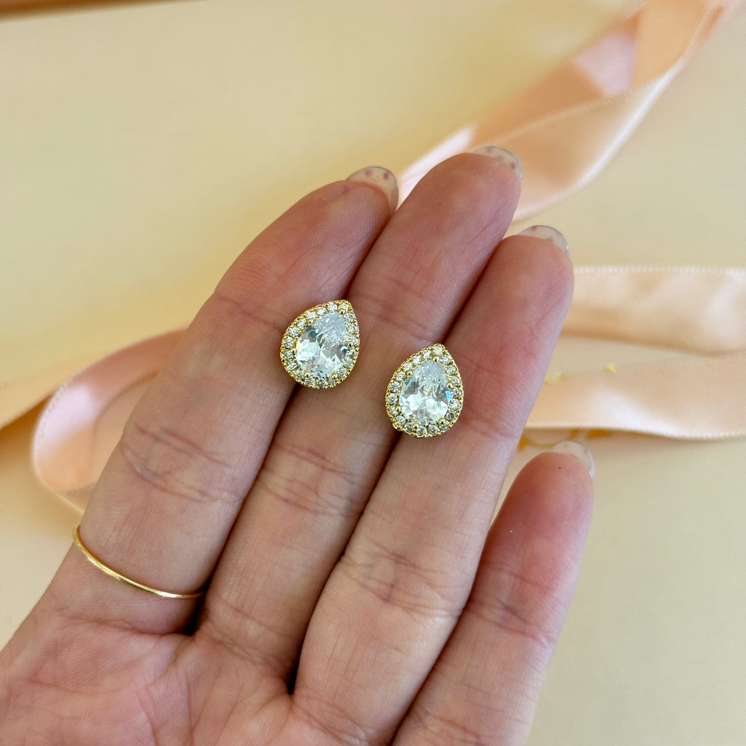 Teardrop zircone gold plated studs