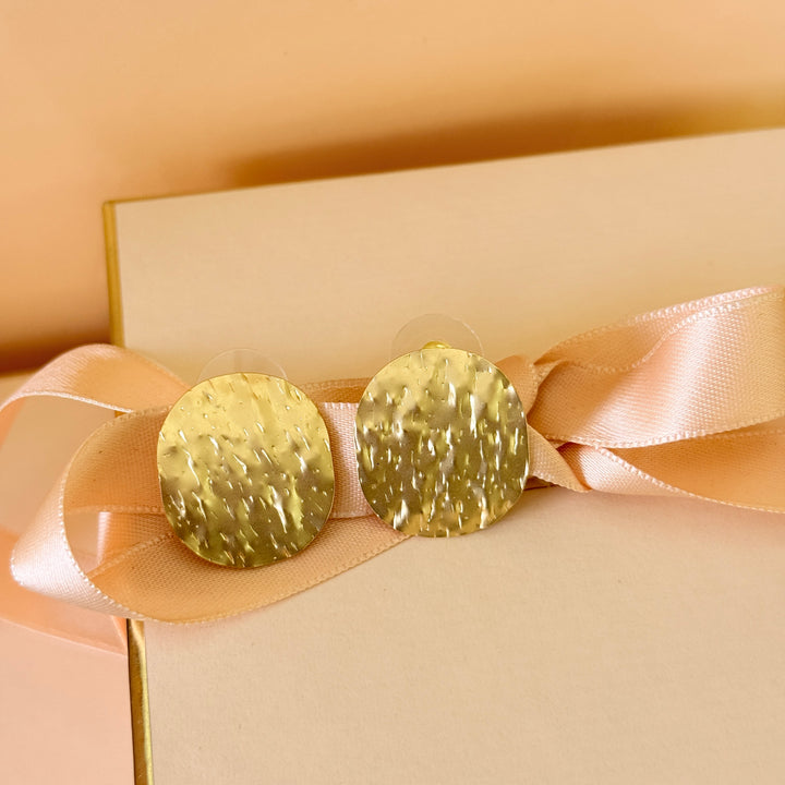 Handmade texture gold plain round earrings