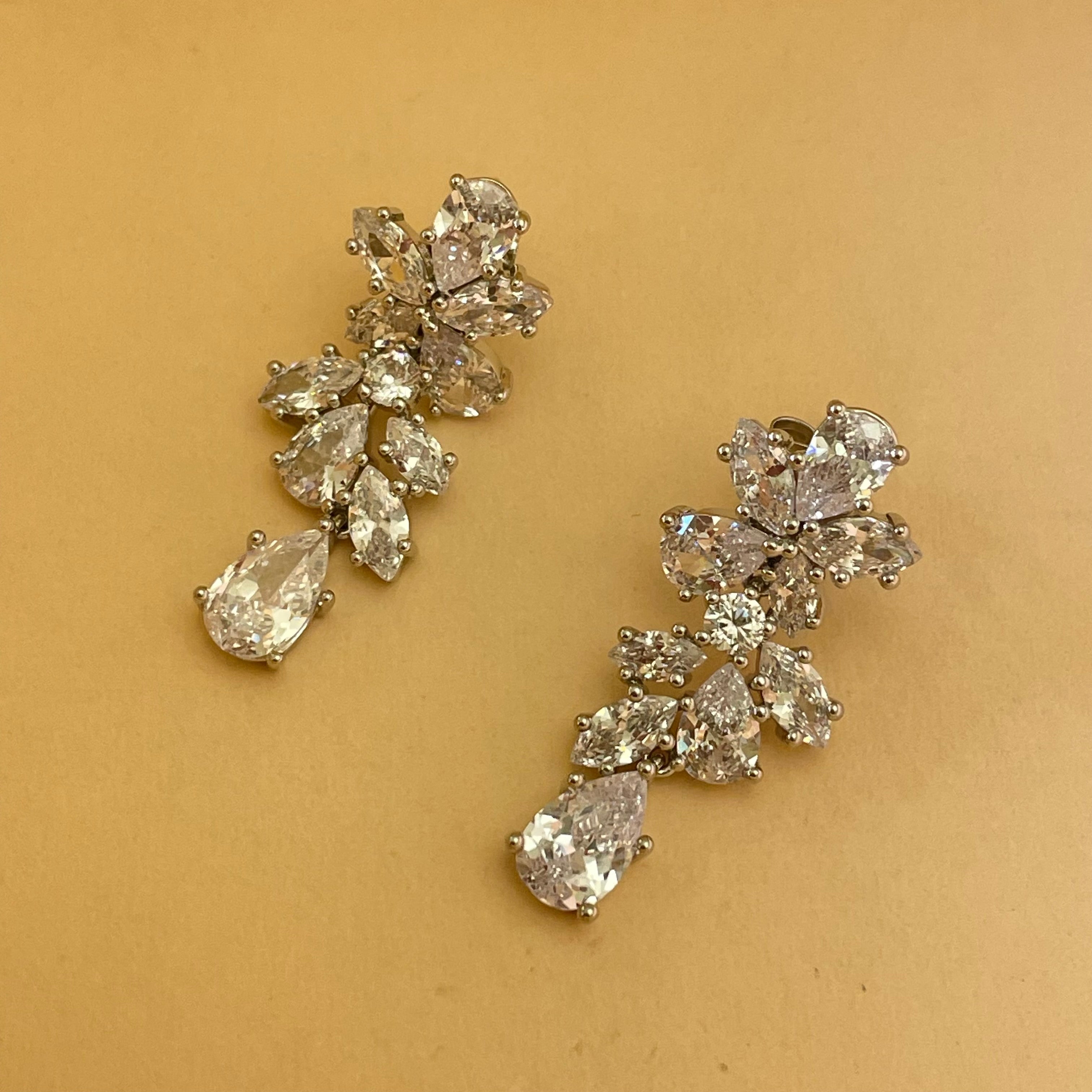 Elegant delicate earrings