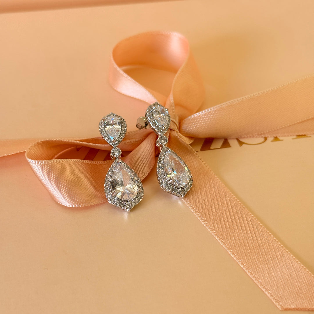 Teardrop zircone silver set