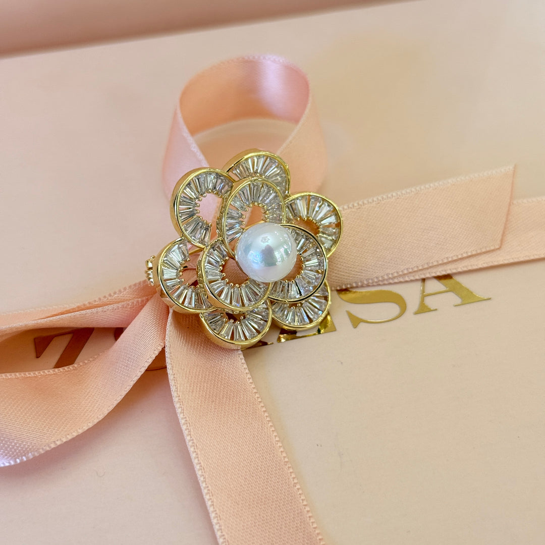 Pearl and baguette flower zircone gold plated brooch