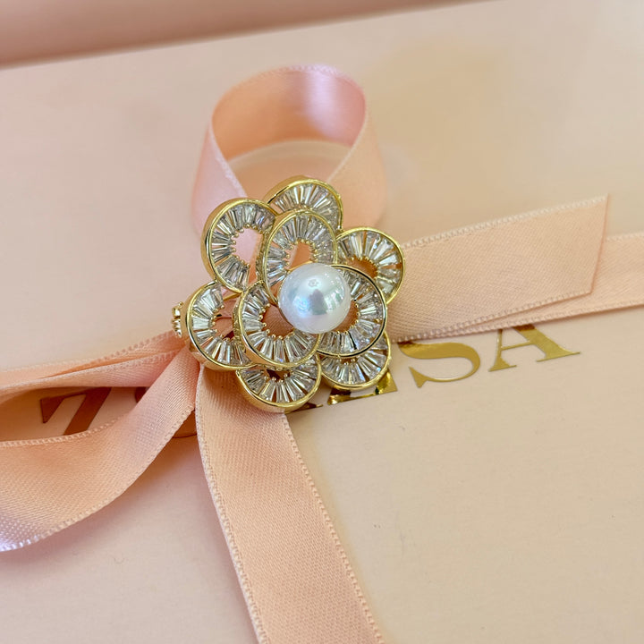 Pearl and baguette flower zircone gold plated brooch