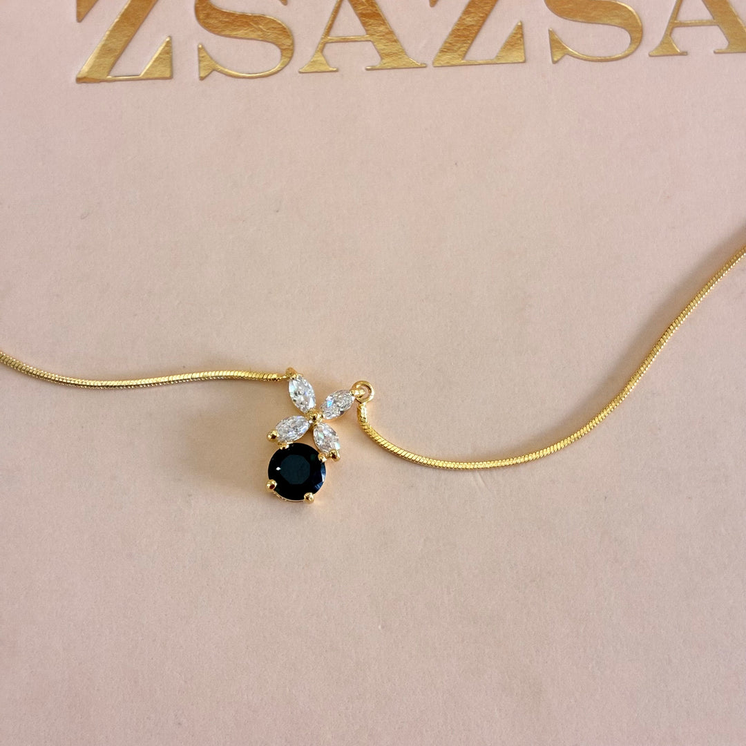 Flower and black round zircone pendant