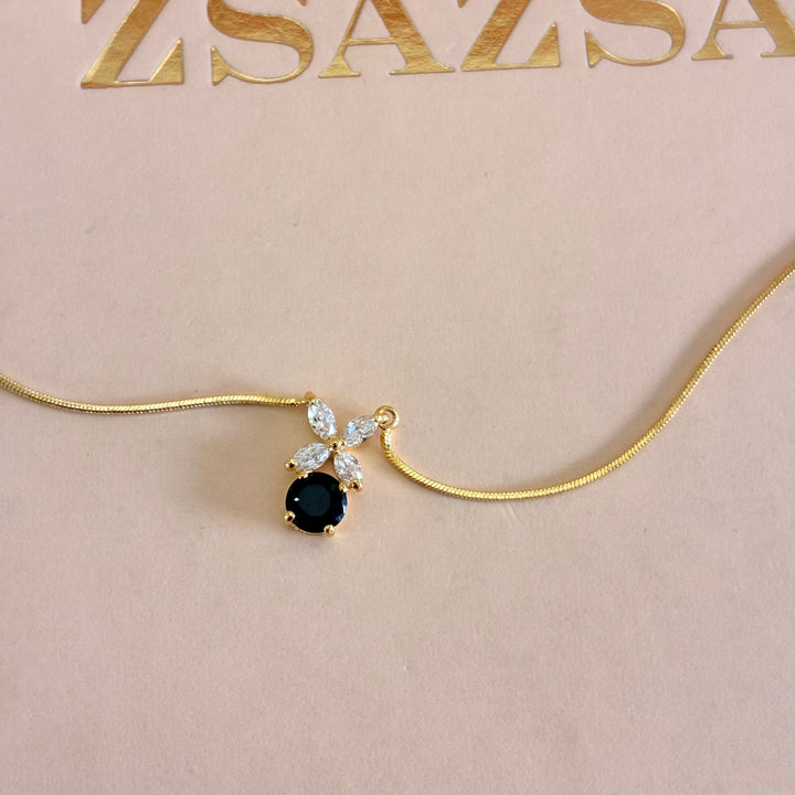 Flower and black round zircone pendant