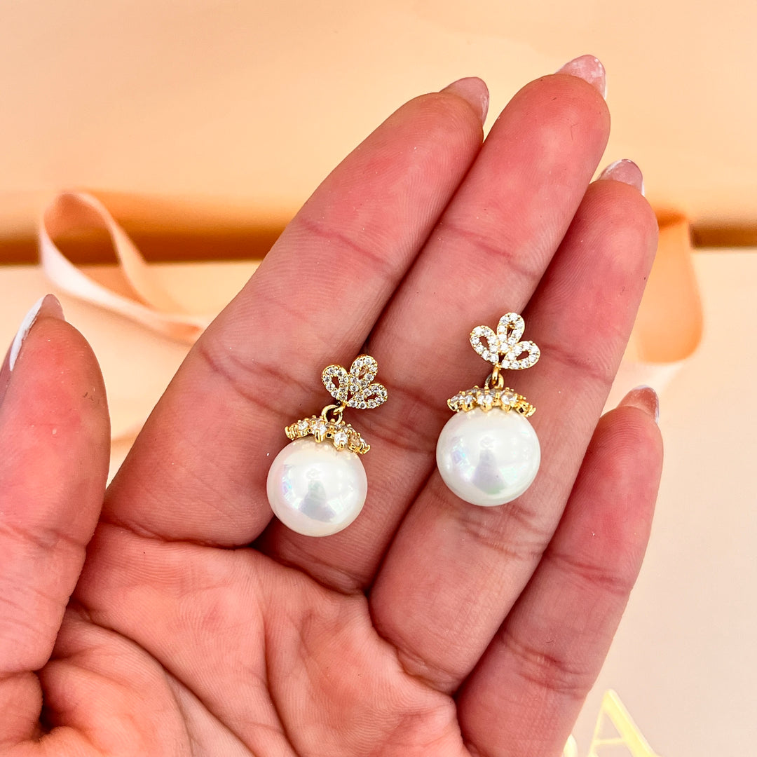 Zircone and white pearls gold plated earrings