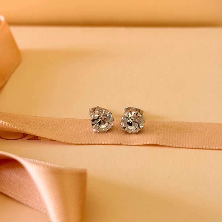 Medium solitaire zircone silver studs
