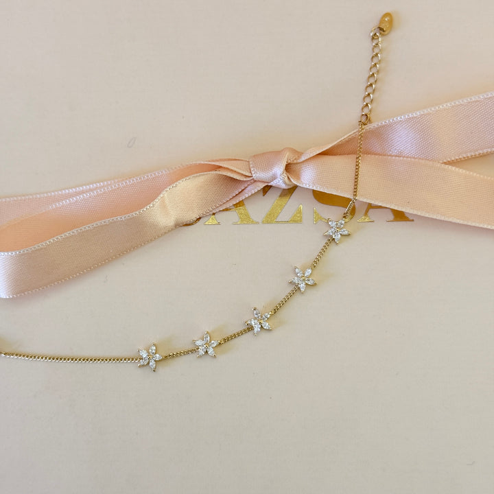 Zircone dainty flower gold plated bracelet