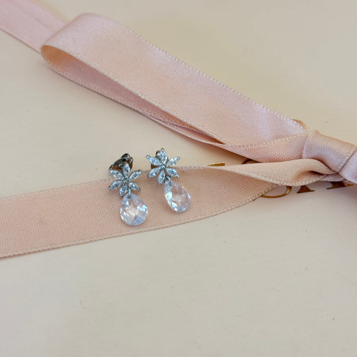 Dainty flower and teardrop zircone sterling silver earrings
