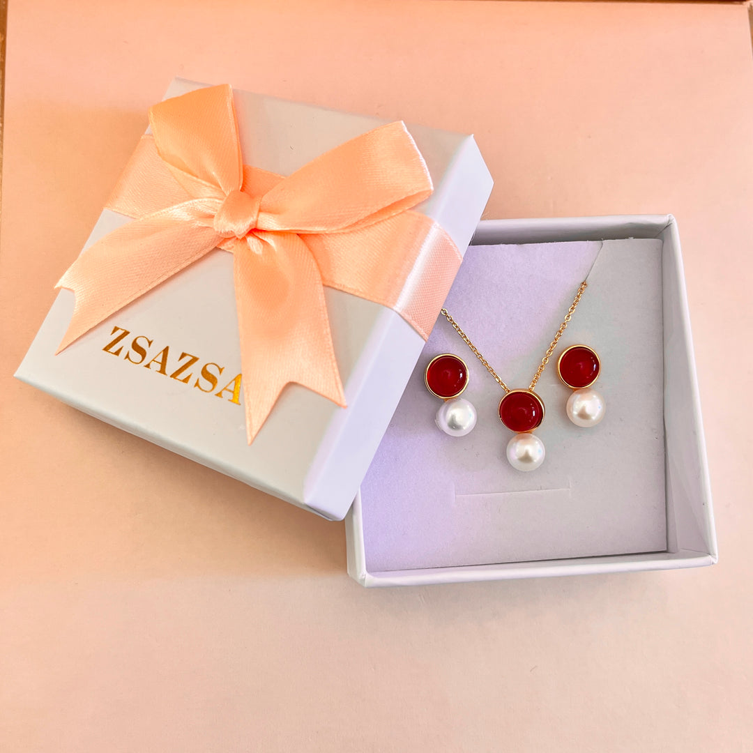 Red resin & pearl set