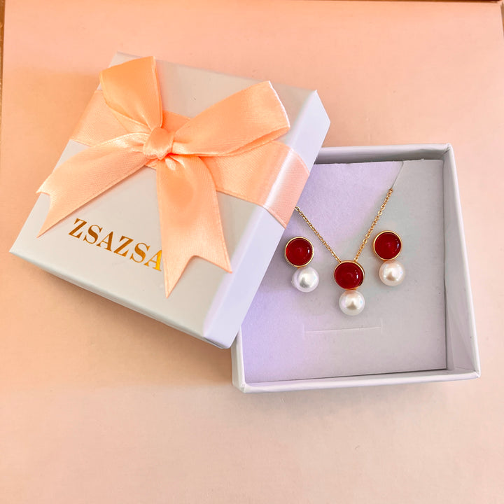 Red resin & pearl set
