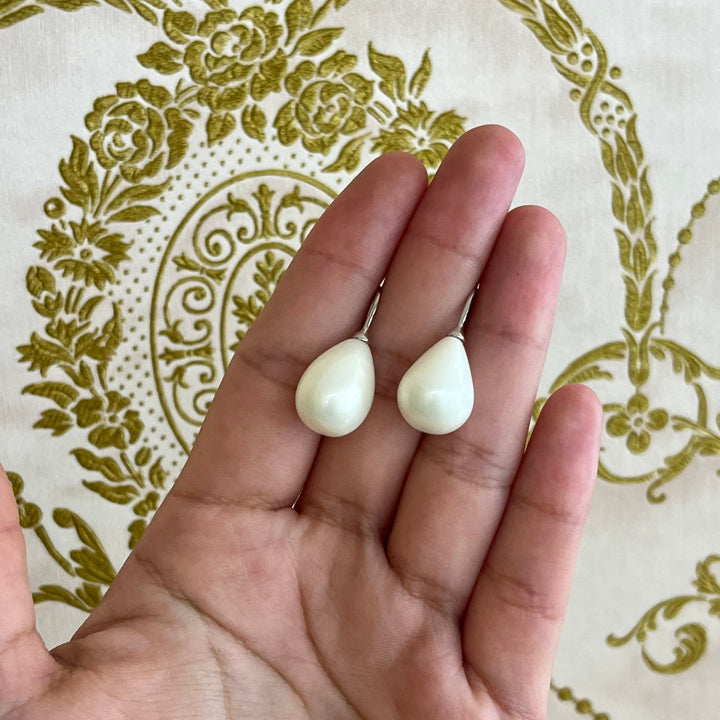 White pearls hooks