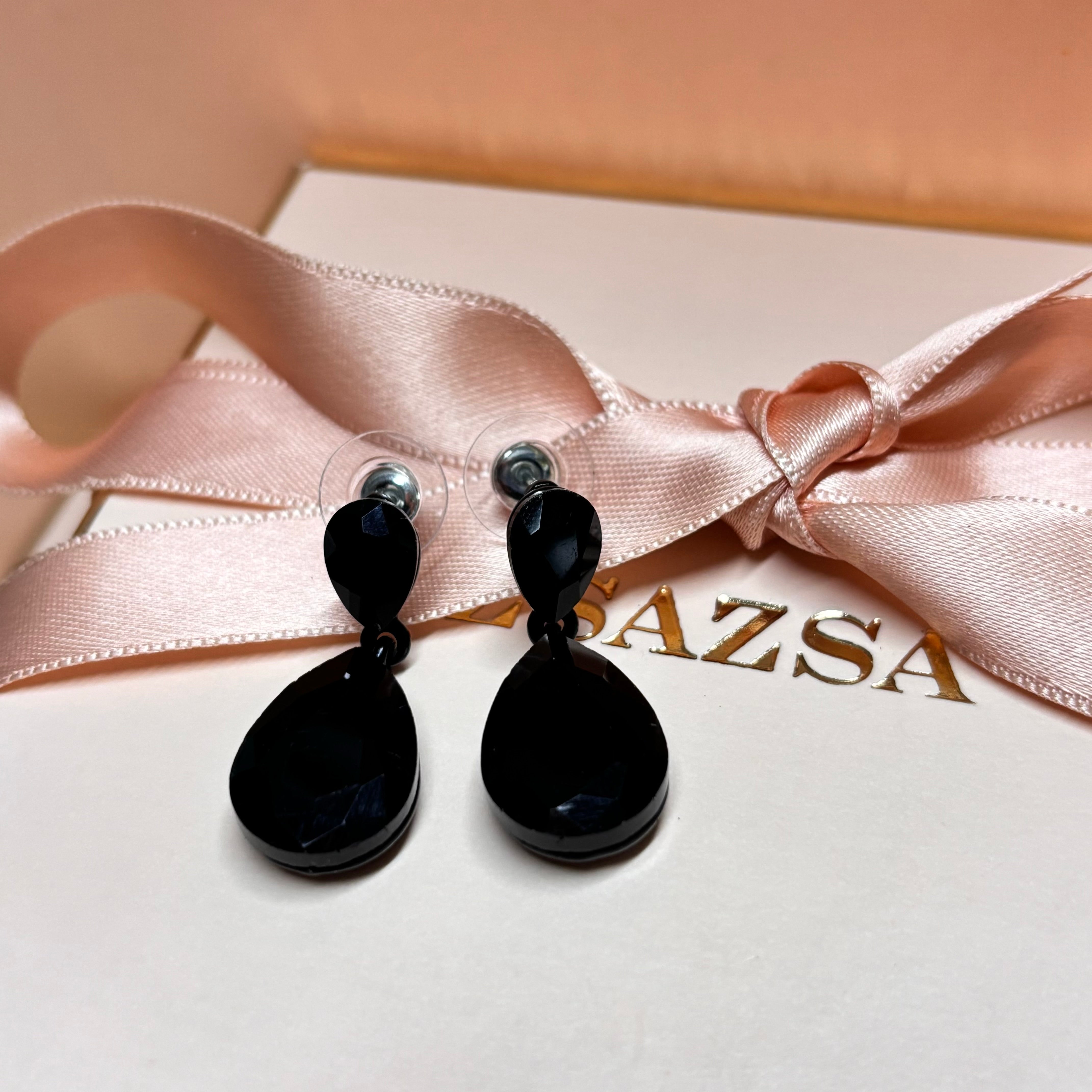 Double teardrop black earrings