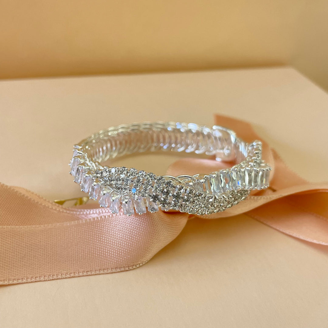 Elegant bangle