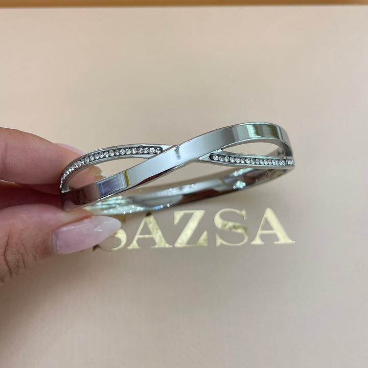 Elegant bangle
