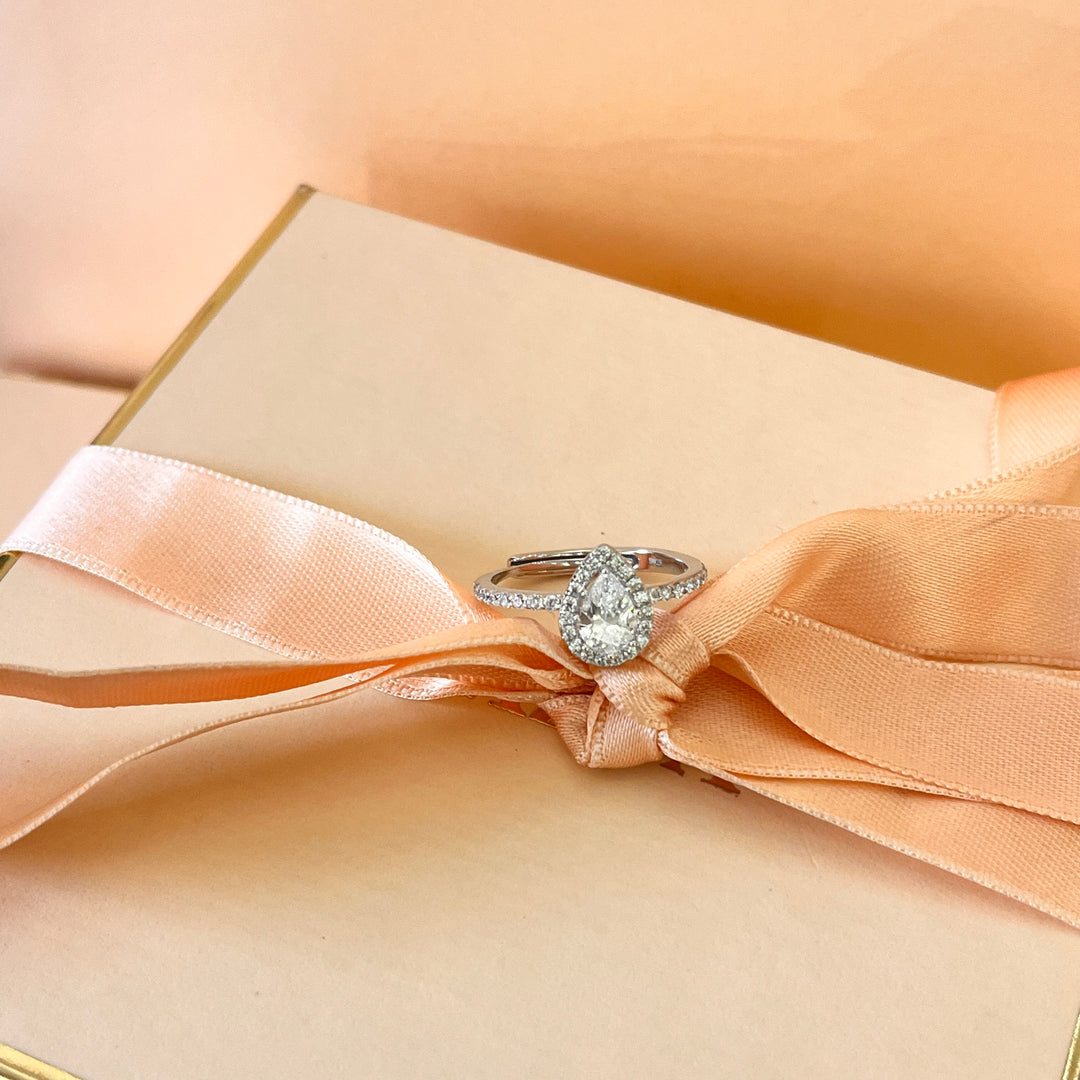 Zircone teardrop sterling silver ring