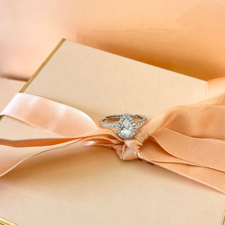 Zircone teardrop sterling silver ring
