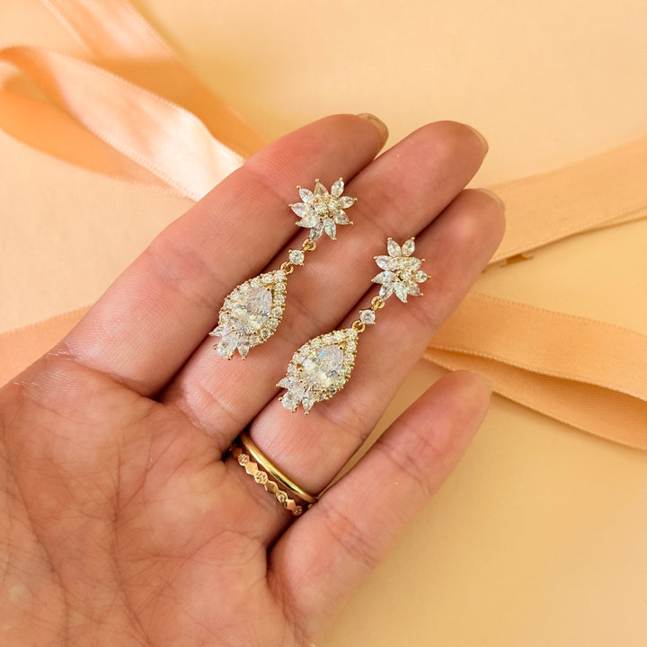 Flower and teardrop zircone gold plated earrings