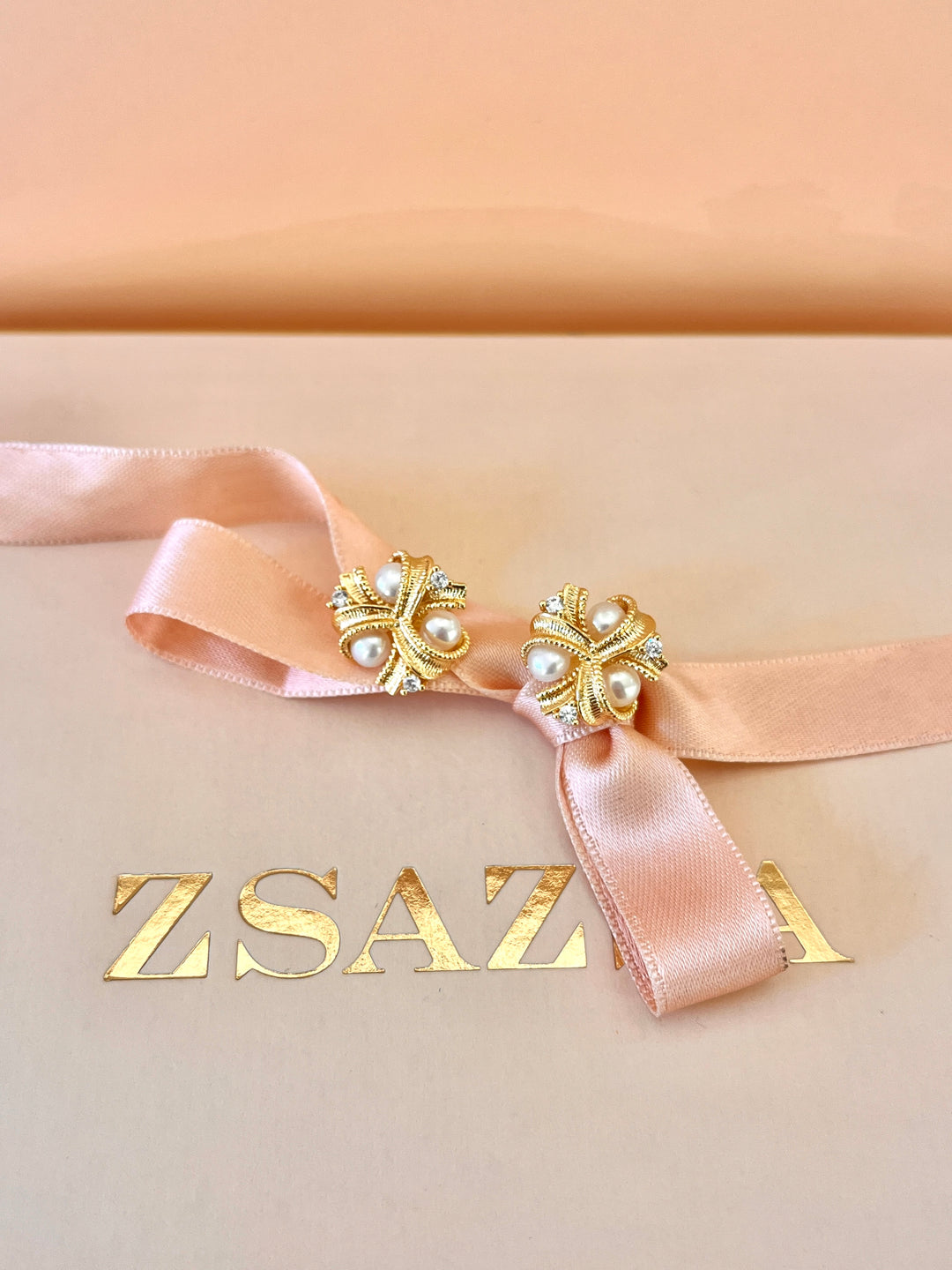 zircone and fresh water pearls gold plated earrings