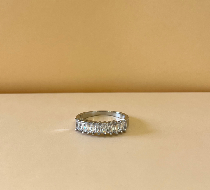 Band baguette ring