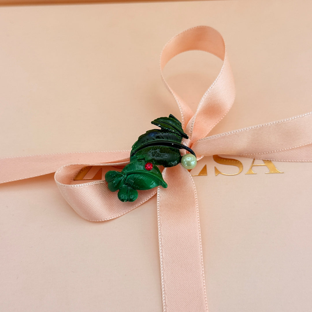 Green leaf pearl brooch