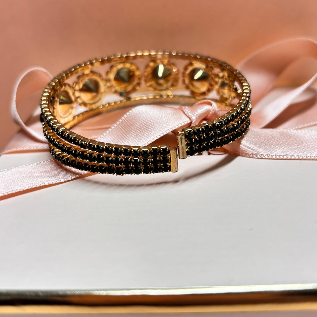 Black gold flowers bangle