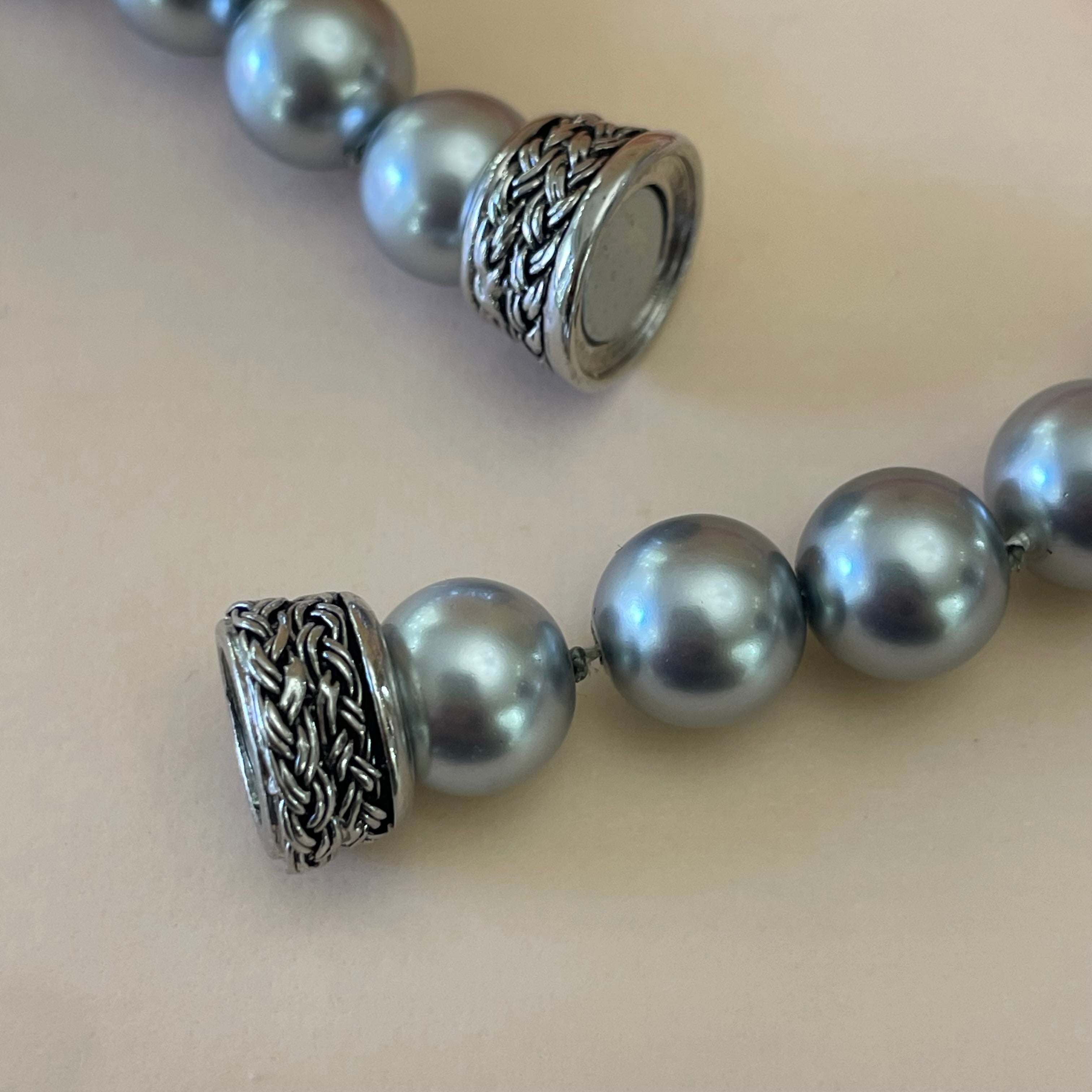 Grey pearls set