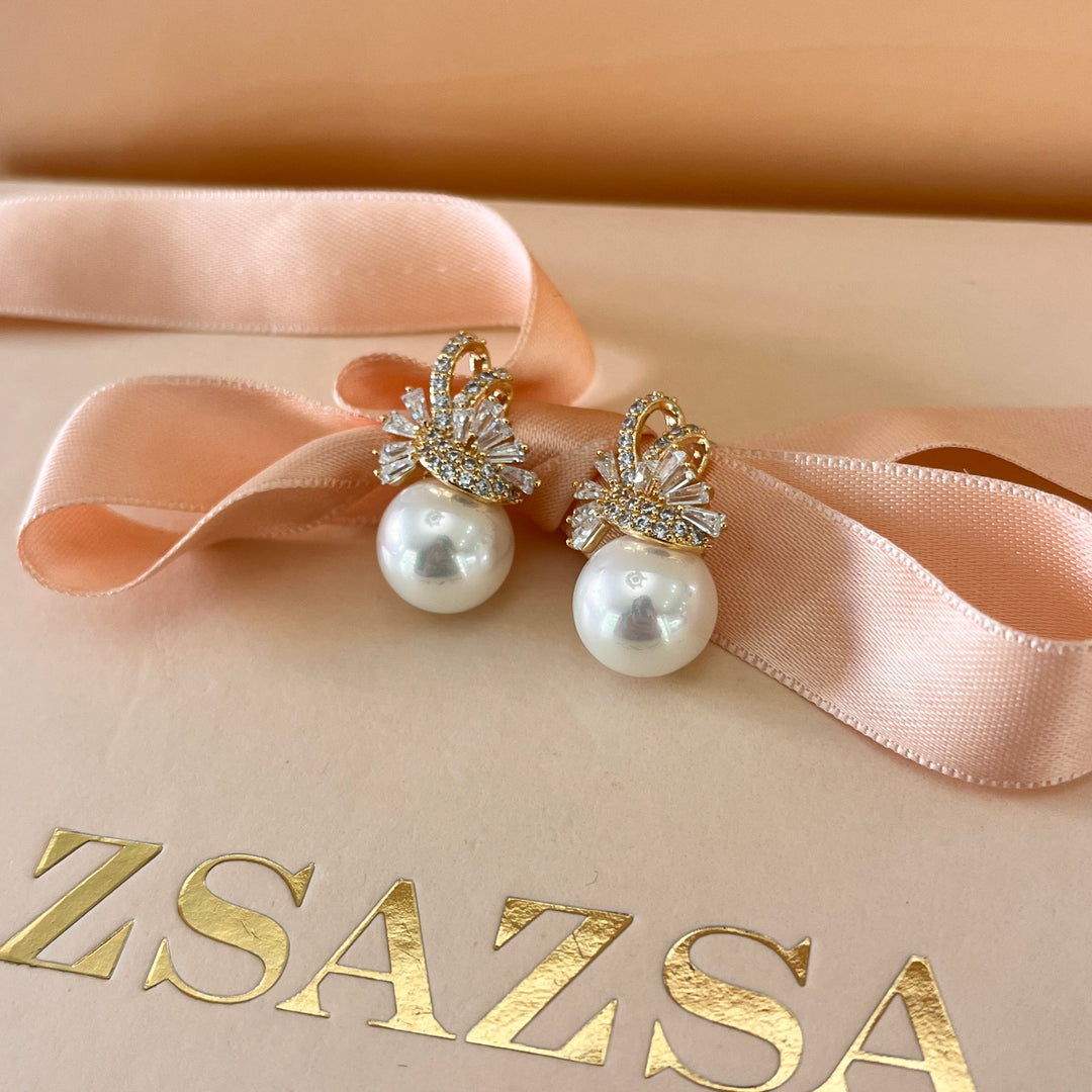 Baguette zircone and cream pearls gold plated earrings