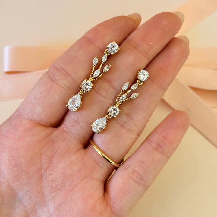 Teardrop and leaves zircone gold plated earrings and bracelet set