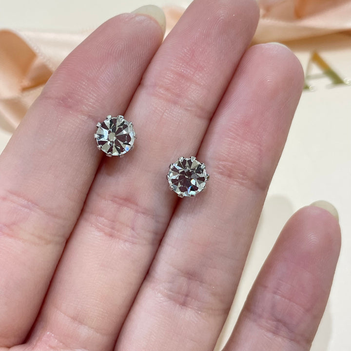 Solitaire earrings