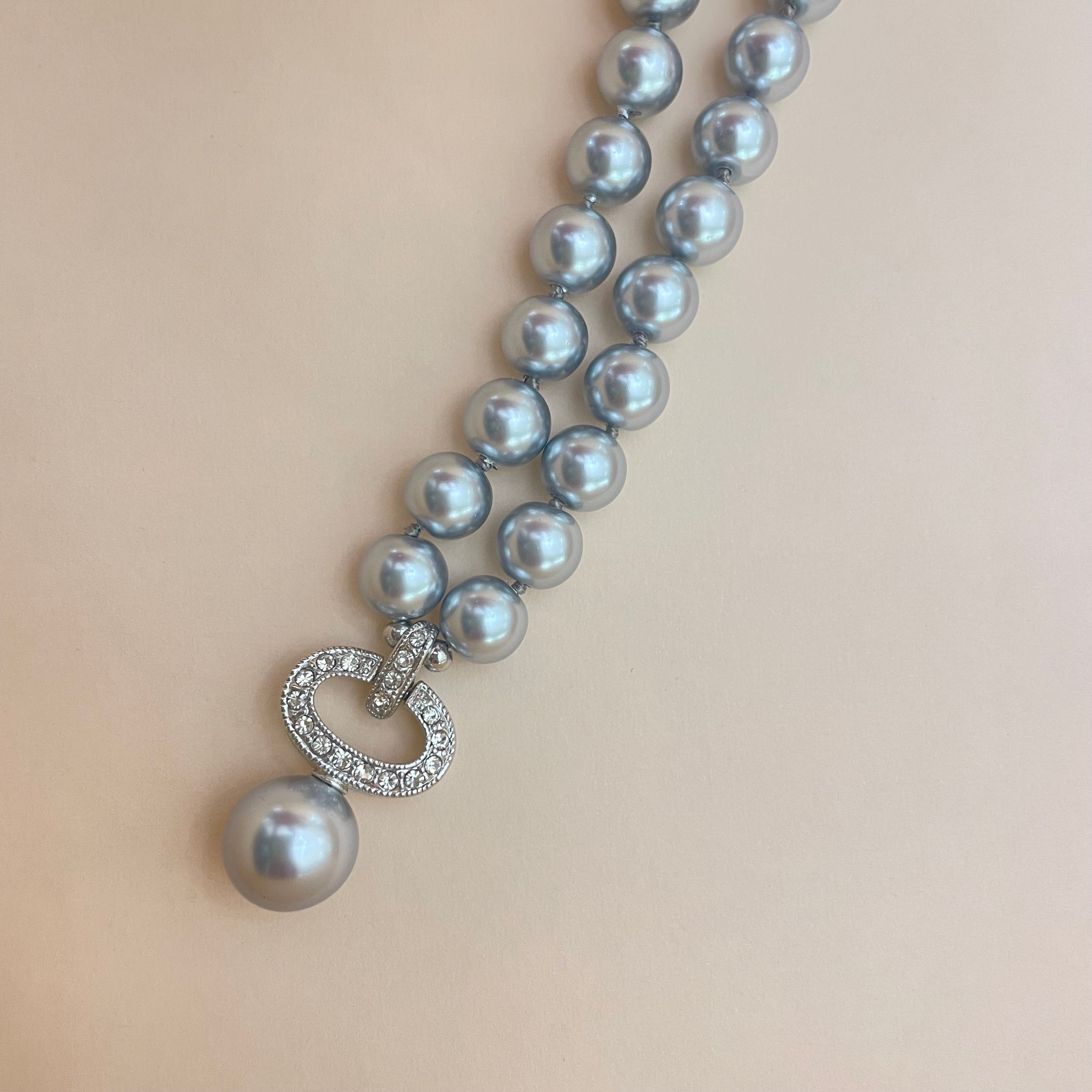 Knotted grey pearls set