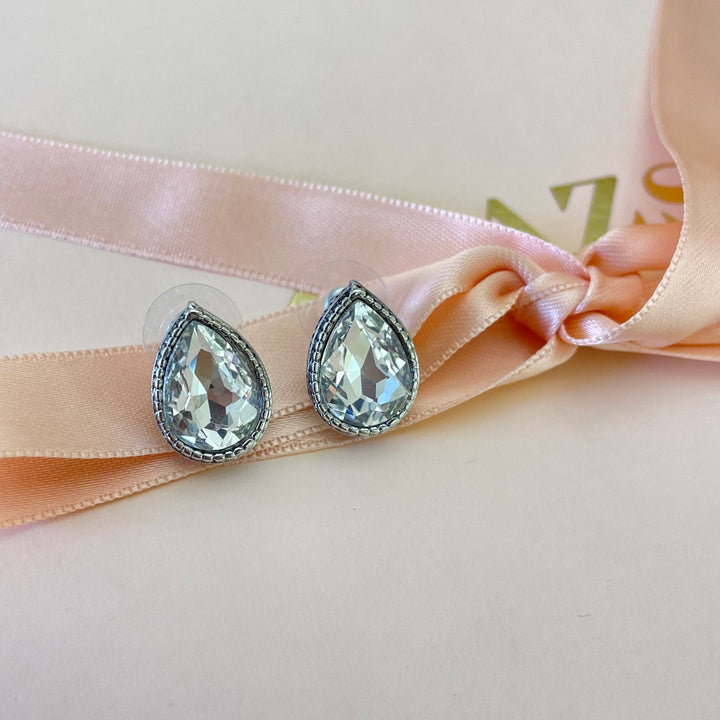 Studs earrings