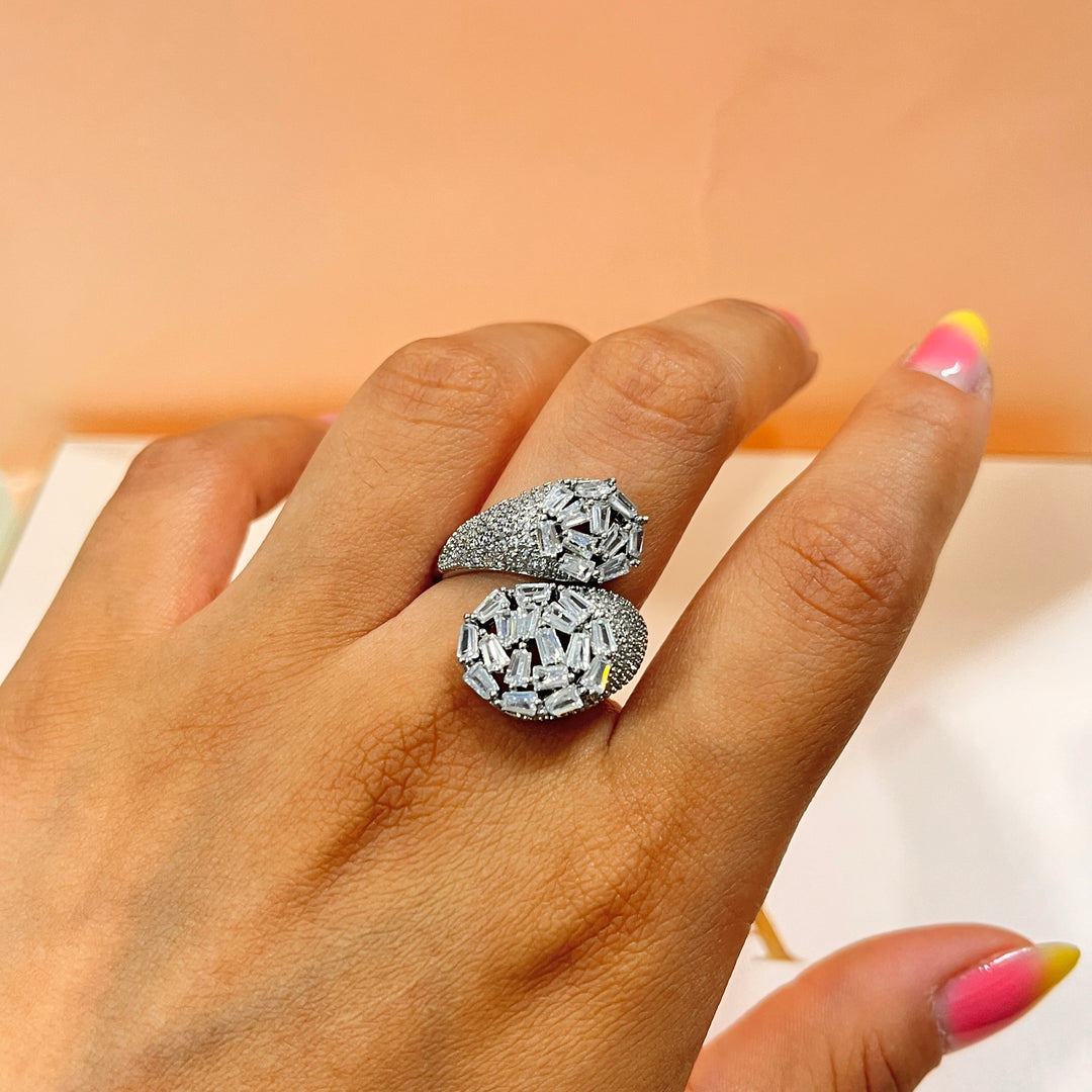 Zircone baguette white gold plated twisted ring