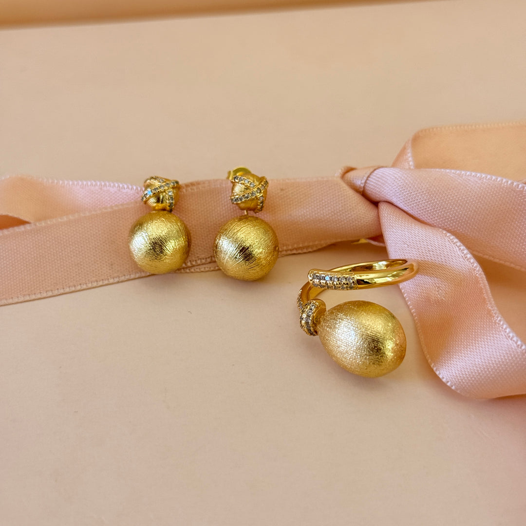 Textured zircone gold plated earrings and ring