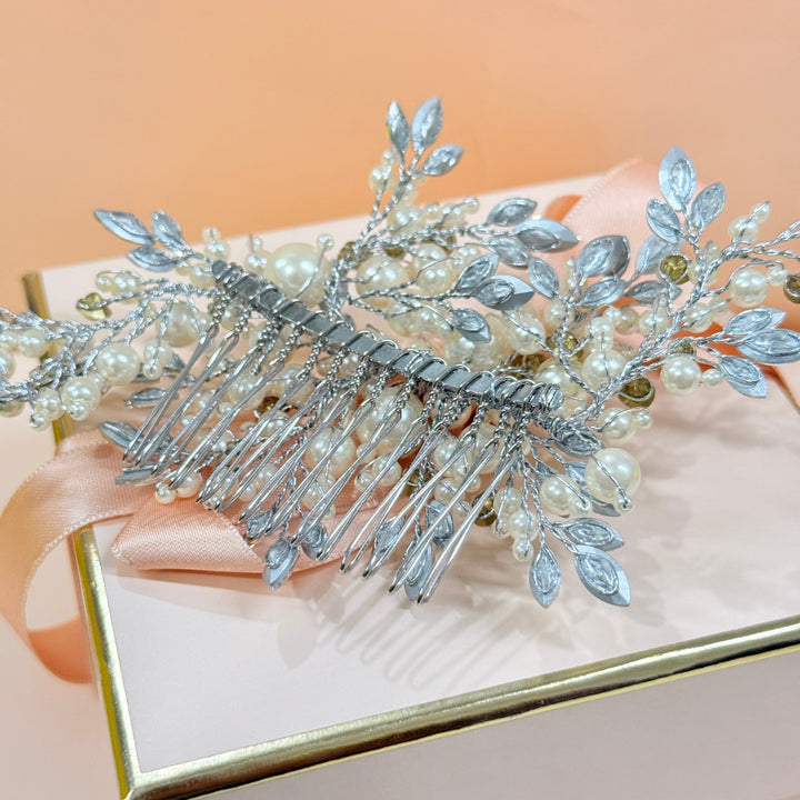 Rhinestone marquise & cream pearls silver comb